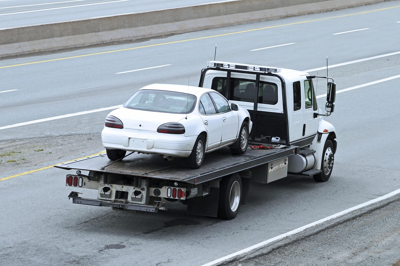 Jak zabezpieczyć auto na lawecie?